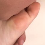 足舐めシーンのドアップ足裏