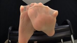 両足のパンストドアップ足裏