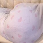 寝ているシーンのチラリ足裏