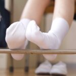 7:12 両足の白い靴下足裏