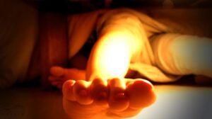 51:00 コタツの中のドアップ足裏