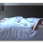 仰向けのチラリ足裏その２