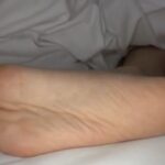 横向き寝のドアップ足裏その２