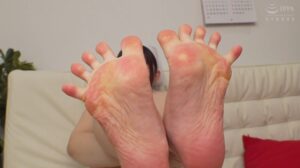 両足のドアップ足指パー足裏