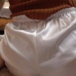 女の子座りの足裏