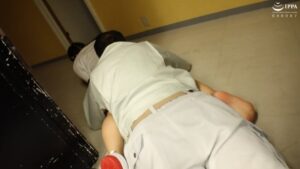 1:04:54 うつ伏せの足裏